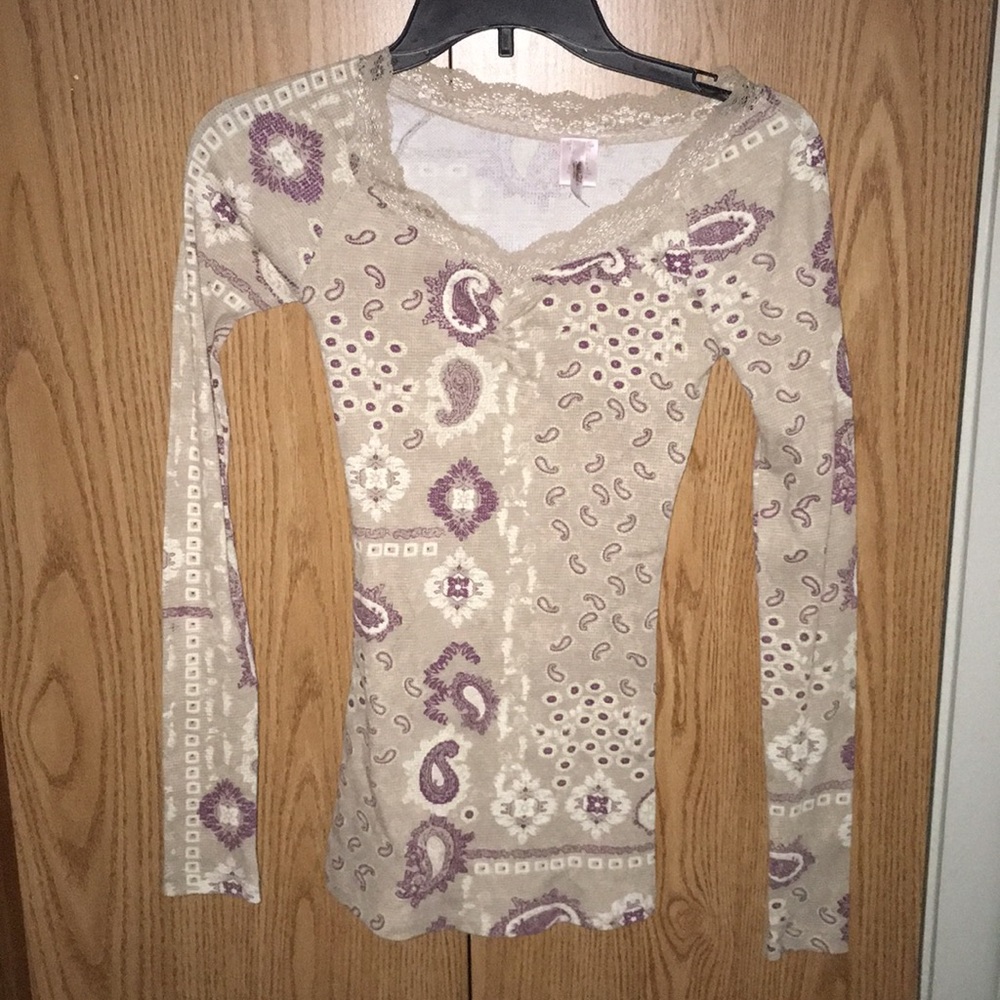 NWOT Rue 21 Paisley Lace V-Neck
